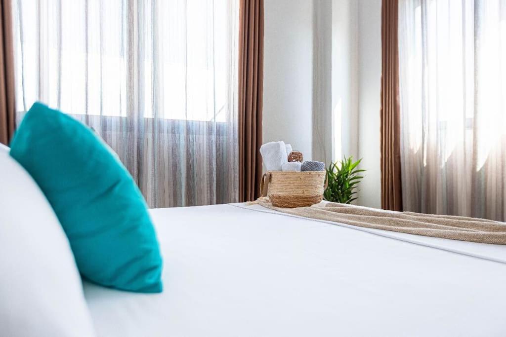 New - Super Sea View N' Easy Access *