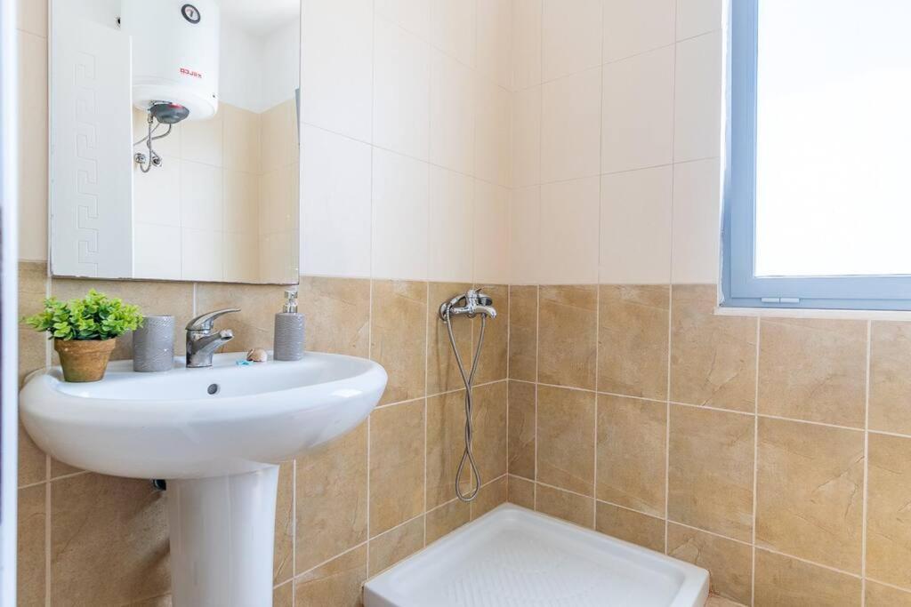 Apartment New - Super Sea View N' Easy Access Himare